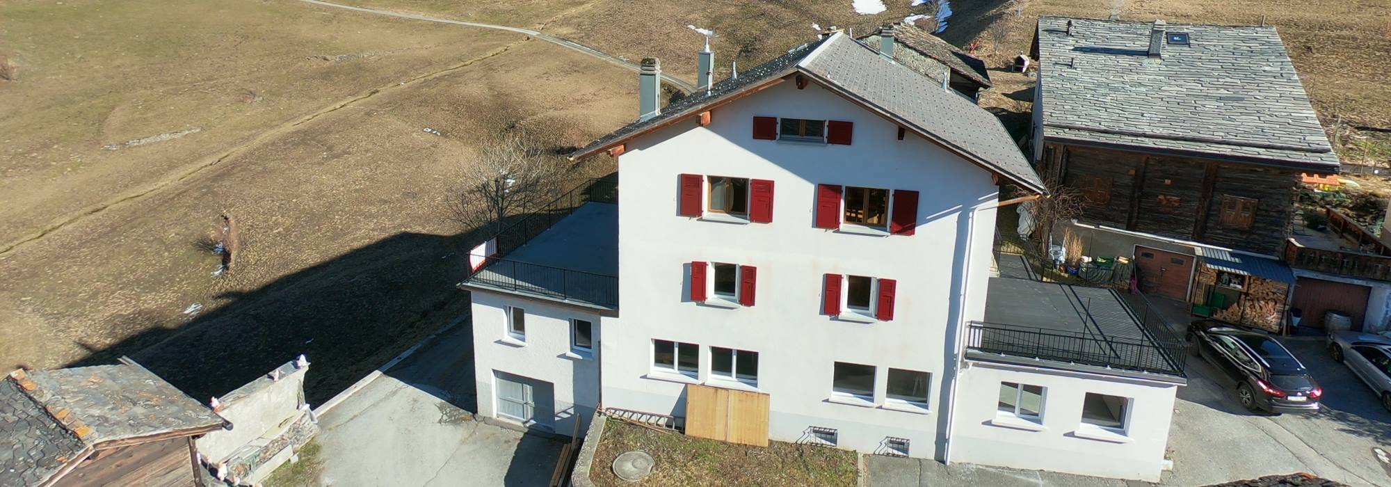 Immense loft lumineux de 120 m2 + Belle grande maison villageoise