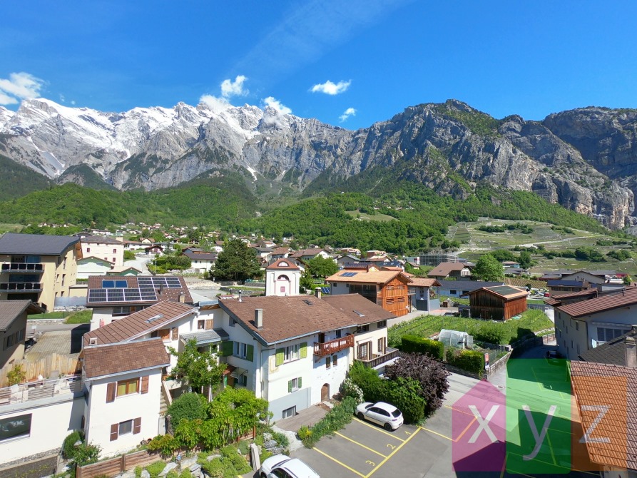 Vue aérienne de la petite PPE dans le magnifique cadre de Chamoson - 2