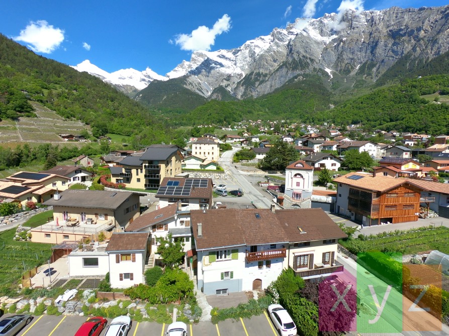 Vue aérienne de la petite PPE dans le magnifique cadre de Chamoson - 1