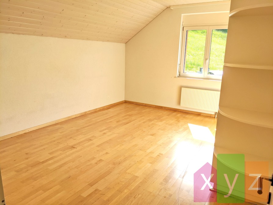 La chambre de l'étage de ~20.5 m2 avec armoire encastrée