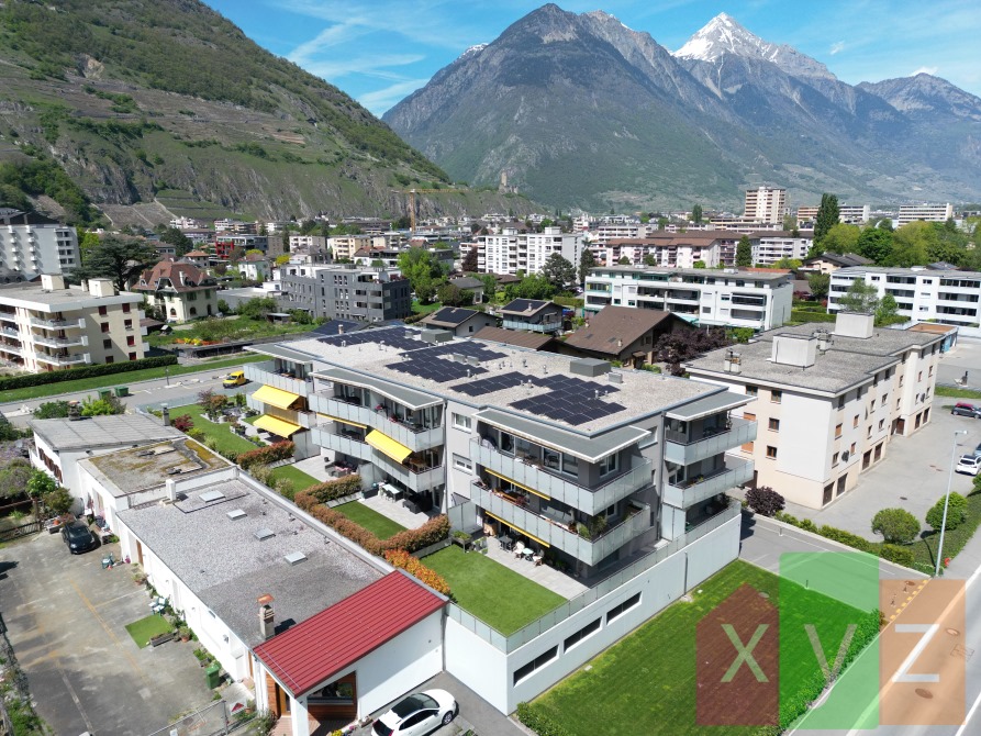 Deuxième vue aérienne de l'immeuble offrant un agréable cadre de vie à Martigny