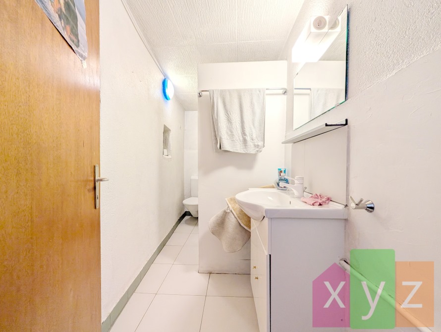 La salle de douche / WC - Vue 1